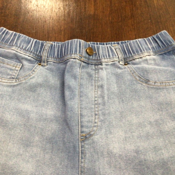 CG hombre colored jeans. Size medium. Elastic waist band. - Picture 6 of 8